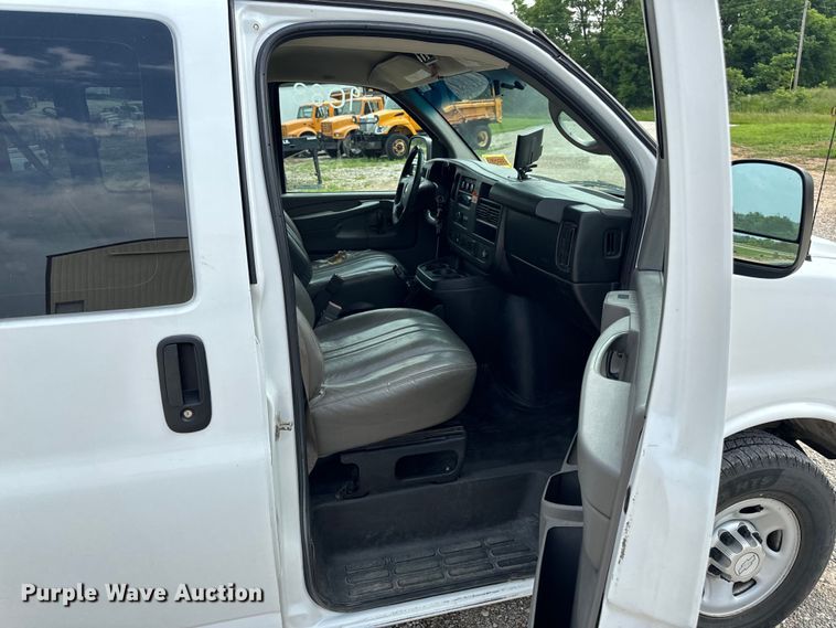 image for item EH6847 2015 Chevrolet  Express 3500 van
