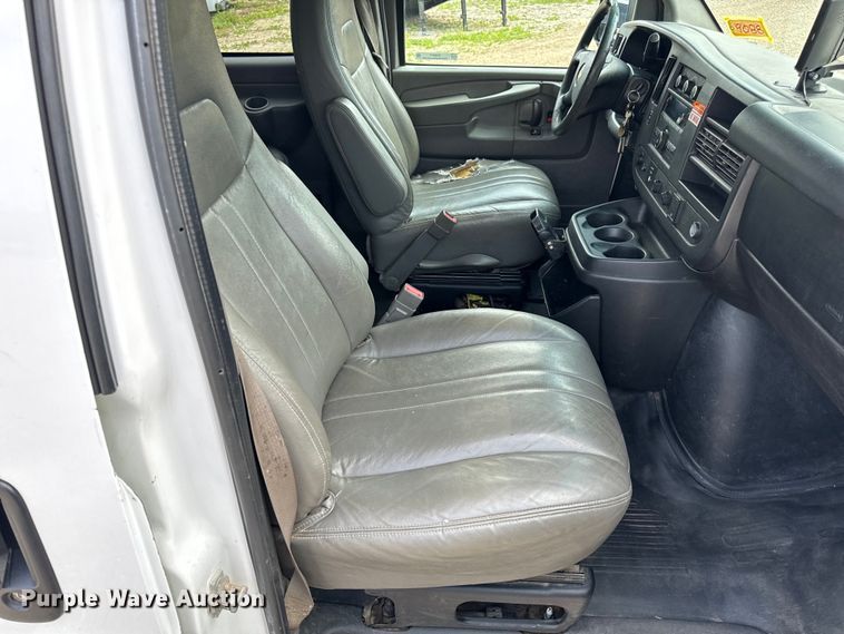 image for item EH6847 2015 Chevrolet  Express 3500 van