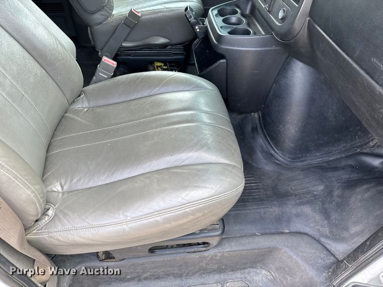 image for item EH6847 2015 Chevrolet  Express 3500 van