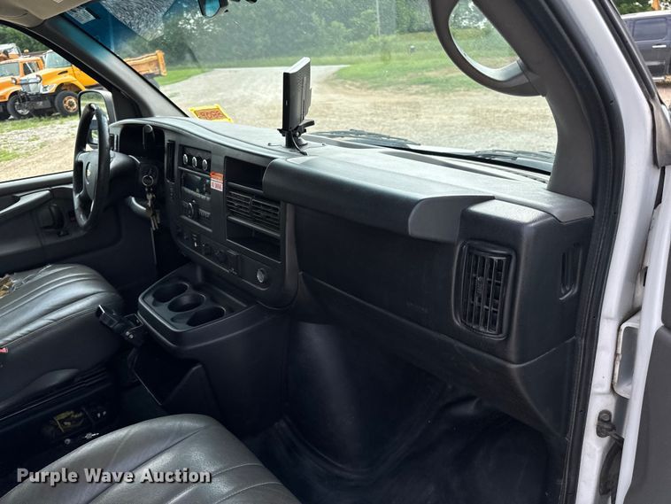 image for item EH6847 2015 Chevrolet  Express 3500 van