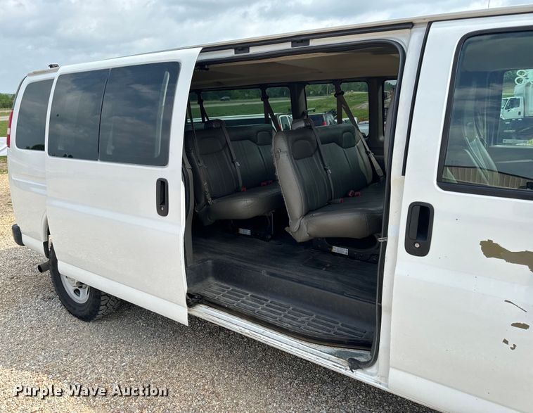 image for item EH6847 2015 Chevrolet  Express 3500 van