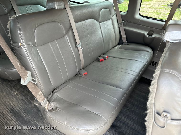 image for item EH6847 2015 Chevrolet  Express 3500 van