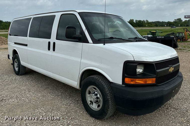 image for item EH6848 2017 Chevrolet  Express 3500 van