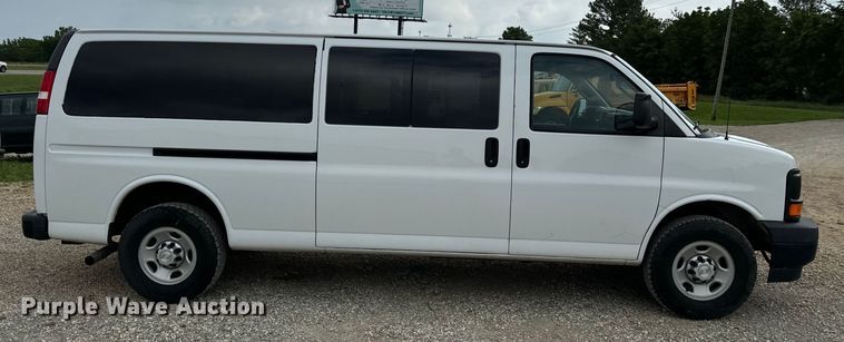 image for item EH6848 2017 Chevrolet  Express 3500 van