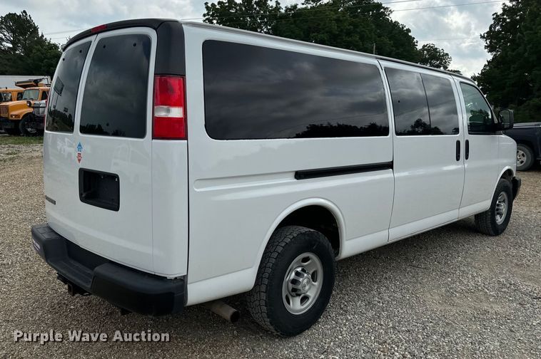 image for item EH6848 2017 Chevrolet  Express 3500 van