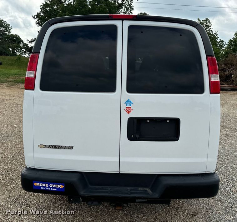 image for item EH6848 2017 Chevrolet  Express 3500 van