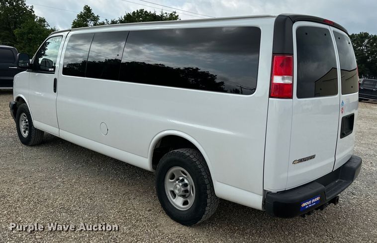 image for item EH6848 2017 Chevrolet  Express 3500 van