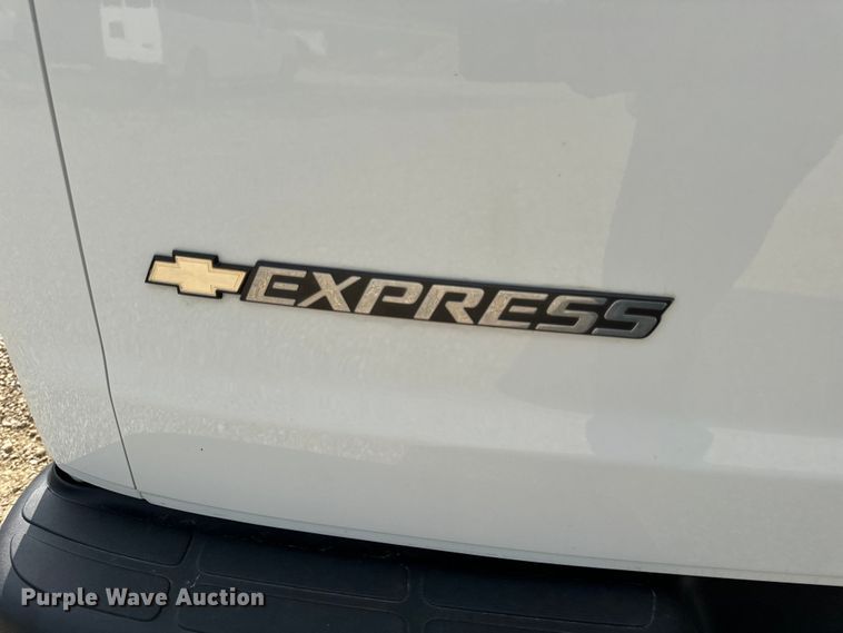 image for item EH6848 2017 Chevrolet  Express 3500 van