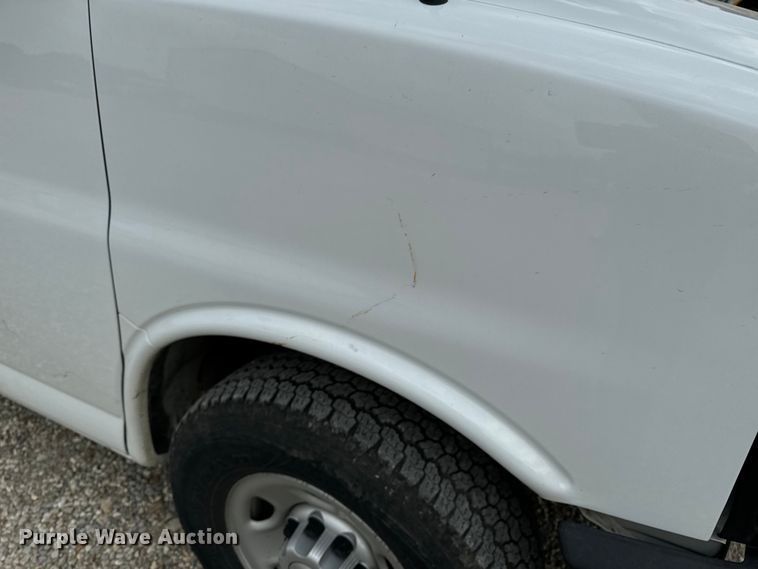 image for item EH6848 2017 Chevrolet  Express 3500 van