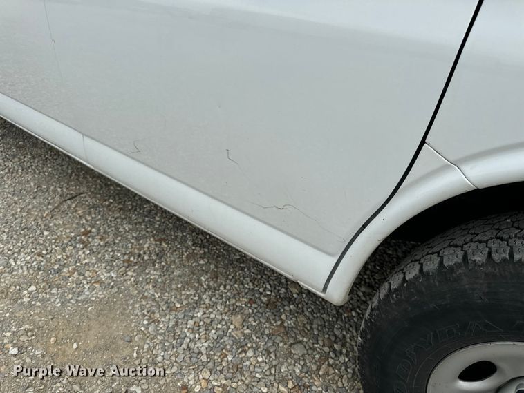 image for item EH6848 2017 Chevrolet  Express 3500 van