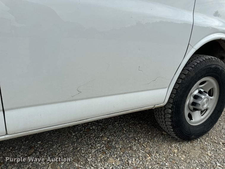image for item EH6848 2017 Chevrolet  Express 3500 van