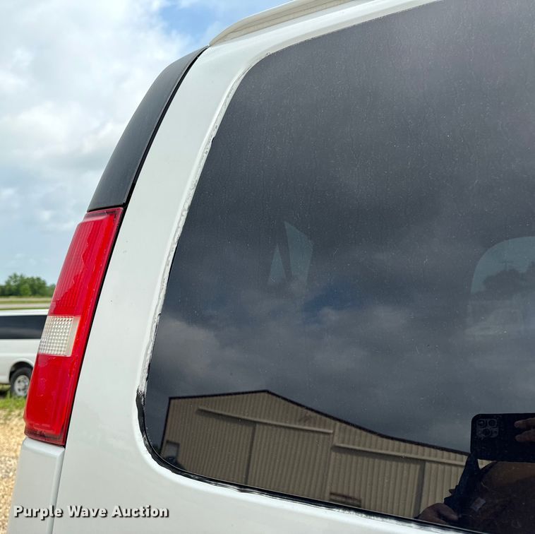 image for item EH6848 2017 Chevrolet  Express 3500 van