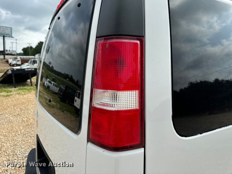 image for item EH6848 2017 Chevrolet  Express 3500 van