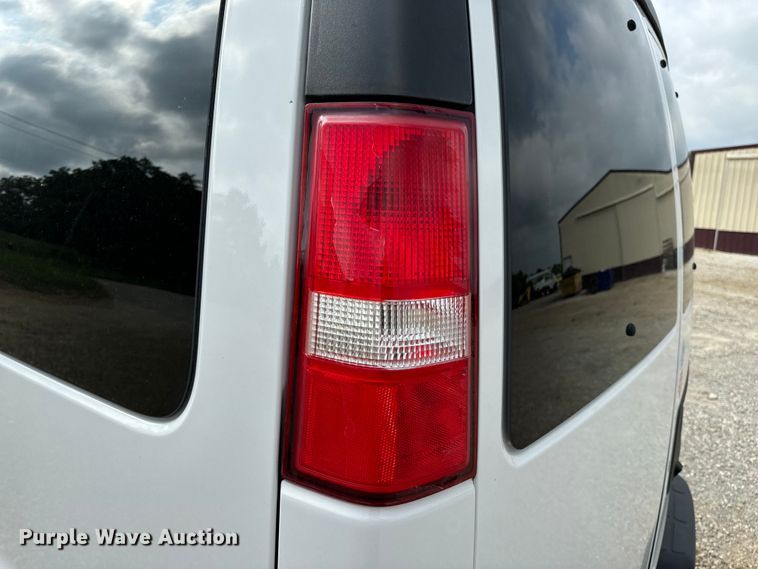 image for item EH6848 2017 Chevrolet  Express 3500 van