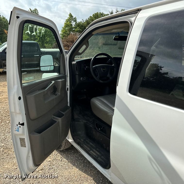 image for item EH6848 2017 Chevrolet  Express 3500 van