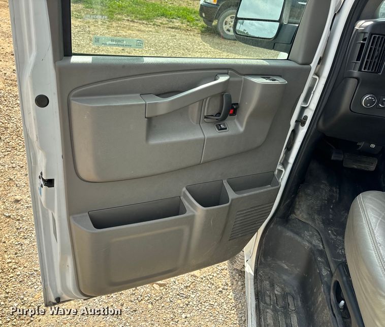 image for item EH6848 2017 Chevrolet  Express 3500 van