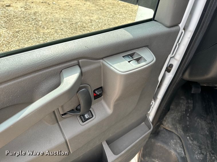 image for item EH6848 2017 Chevrolet  Express 3500 van