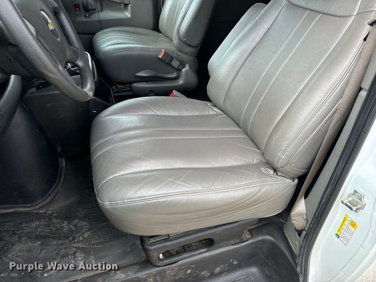 image for item EH6848 2017 Chevrolet  Express 3500 van