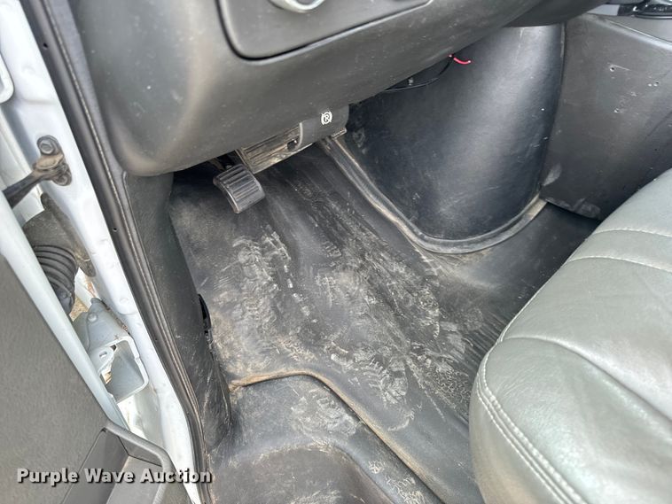 image for item EH6848 2017 Chevrolet  Express 3500 van