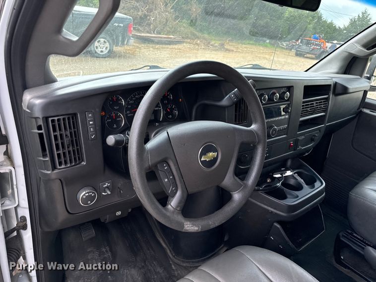 image for item EH6848 2017 Chevrolet  Express 3500 van