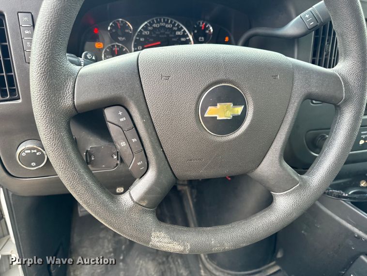 image for item EH6848 2017 Chevrolet  Express 3500 van
