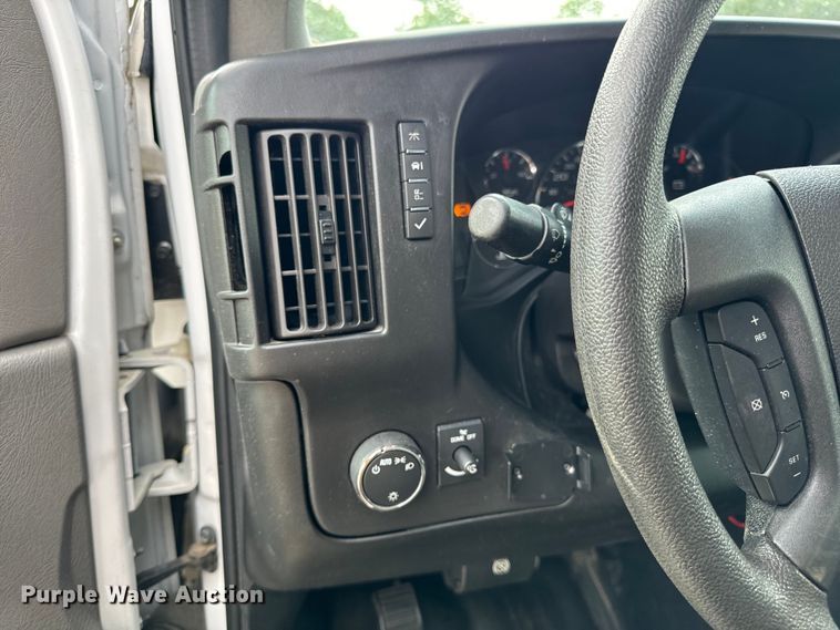 image for item EH6848 2017 Chevrolet  Express 3500 van