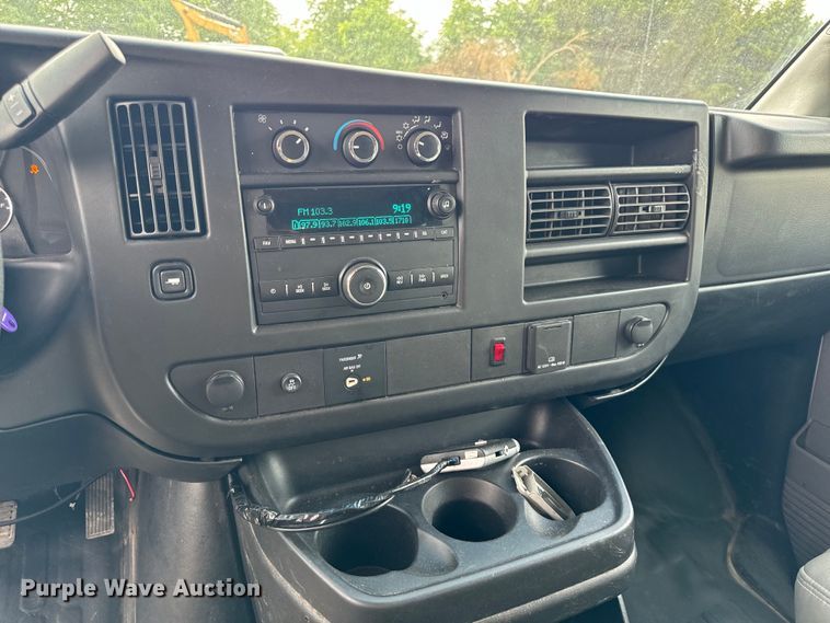 image for item EH6848 2017 Chevrolet  Express 3500 van