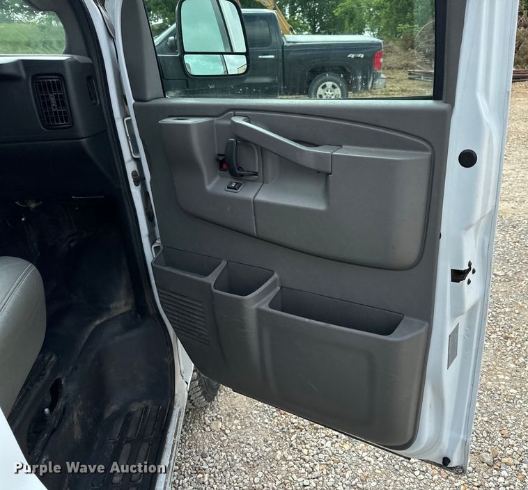 image for item EH6848 2017 Chevrolet  Express 3500 van