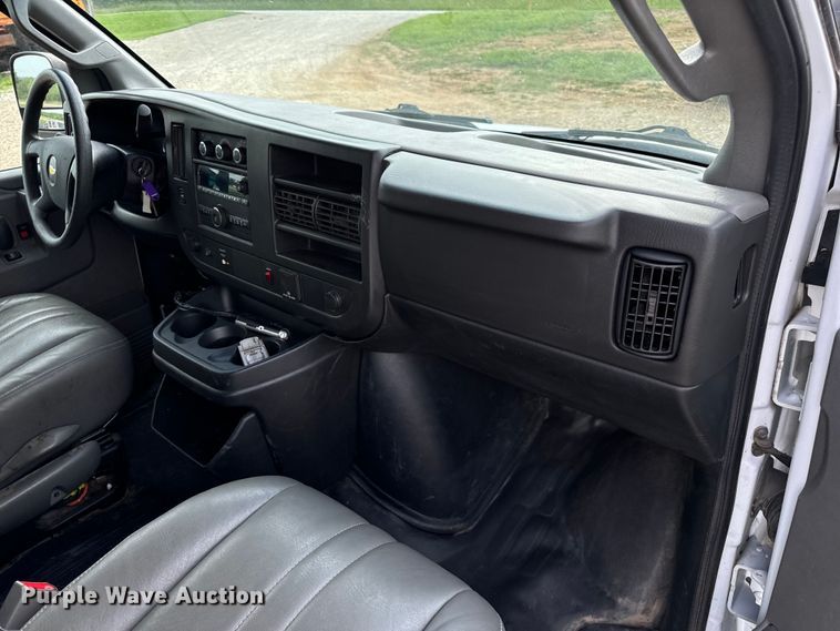 image for item EH6848 2017 Chevrolet  Express 3500 van