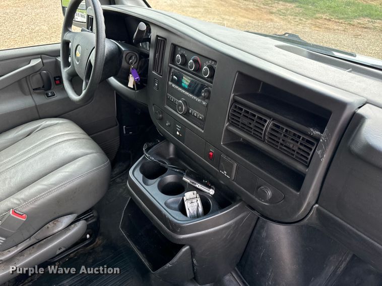 image for item EH6848 2017 Chevrolet  Express 3500 van