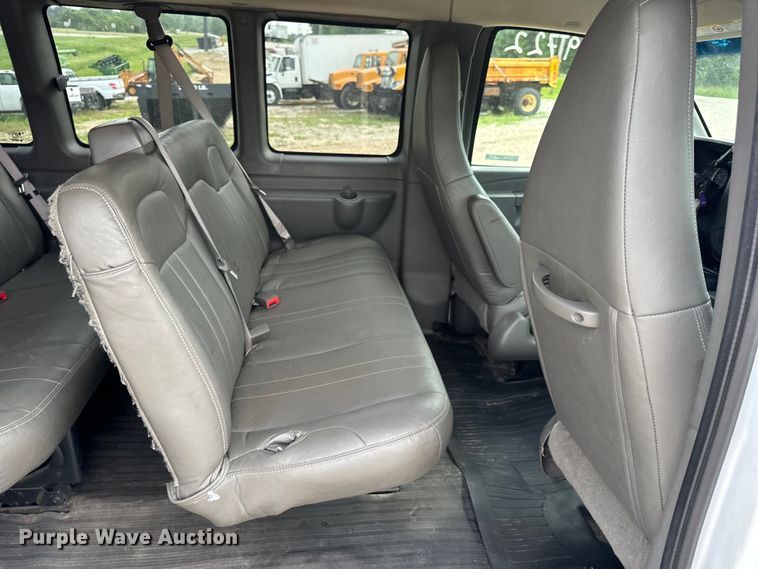 image for item EH6848 2017 Chevrolet  Express 3500 van