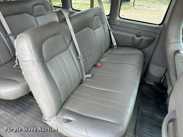 image for item EH6848 2017 Chevrolet  Express 3500 van