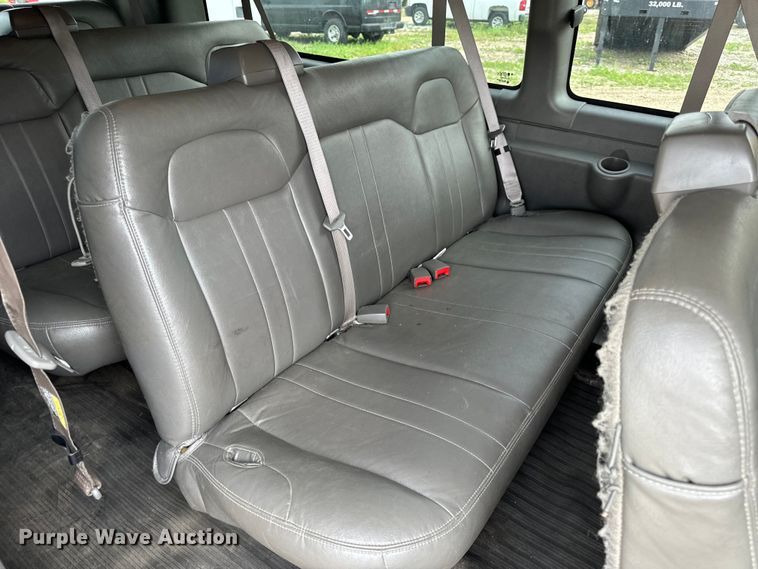 image for item EH6848 2017 Chevrolet  Express 3500 van