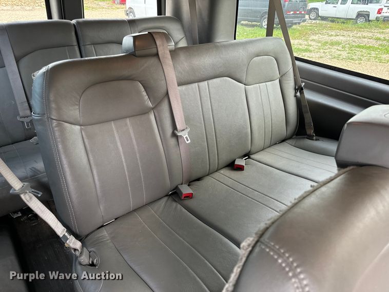 image for item EH6848 2017 Chevrolet  Express 3500 van