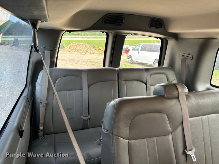 image for item EH6848 2017 Chevrolet  Express 3500 van