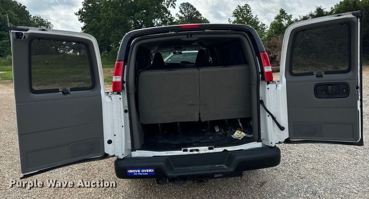 image for item EH6848 2017 Chevrolet  Express 3500 van