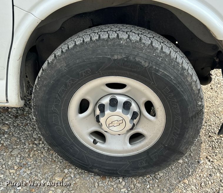 image for item EH6848 2017 Chevrolet  Express 3500 van