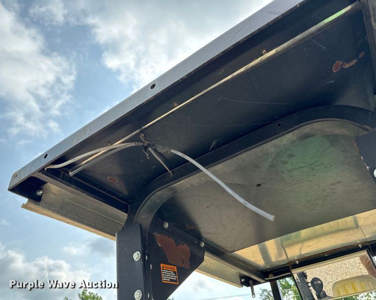 image for item EH6849 2004 John Deere  5320 MFWD tractor