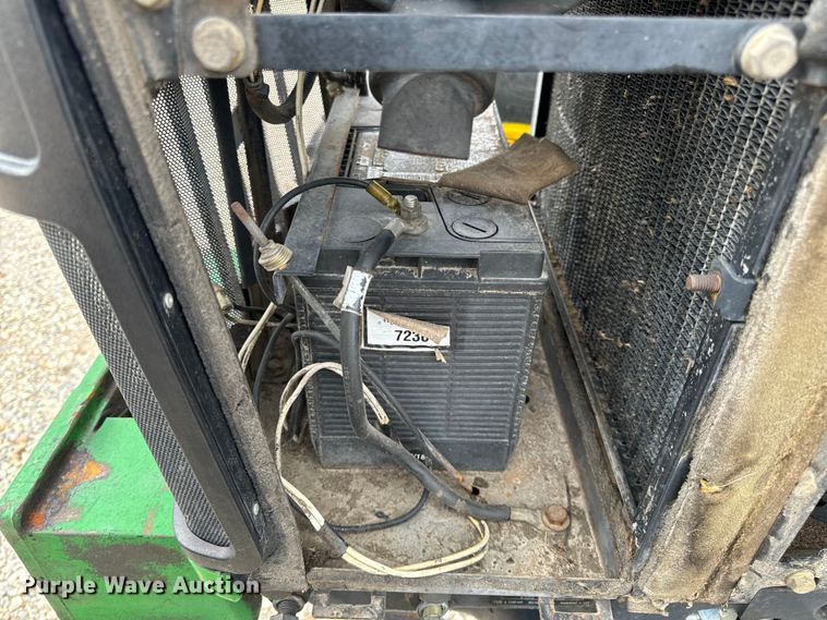 image for item EH6849 2004 John Deere  5320 MFWD tractor