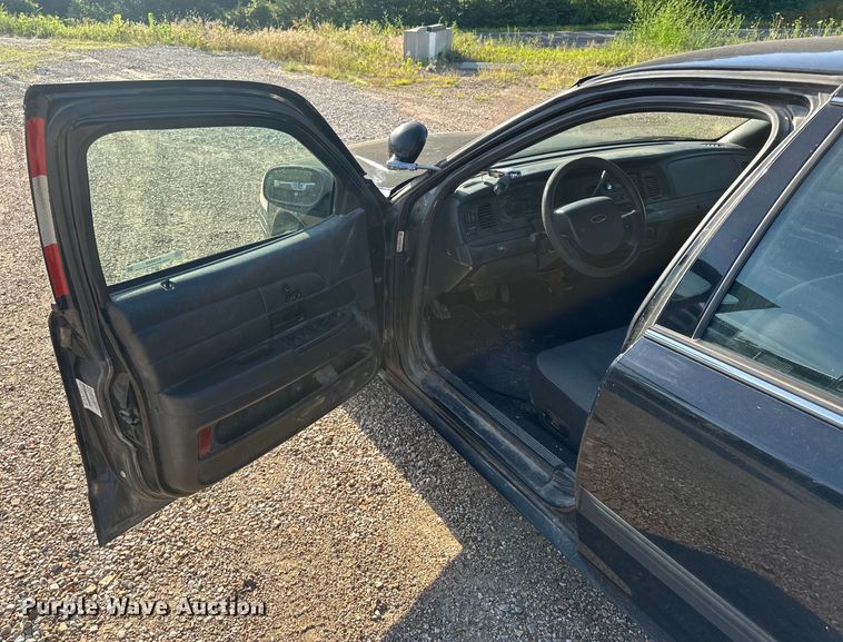 image for item EH6869 2010 Ford Crown Victoria Police Interceptor 