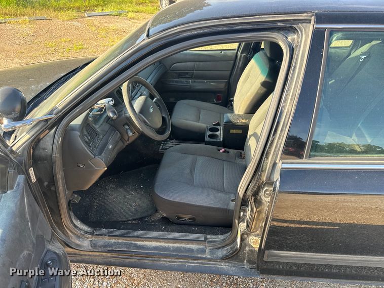 image for item EH6869 2010 Ford Crown Victoria Police Interceptor 