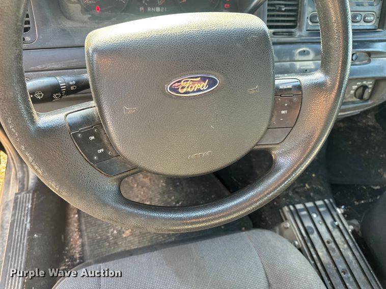 image for item EH6869 2010 Ford Crown Victoria Police Interceptor 