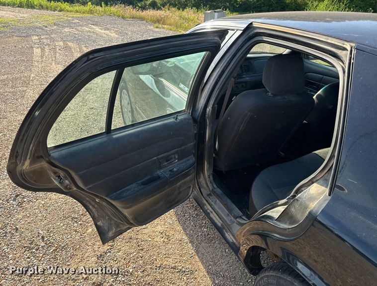 image for item EH6869 2010 Ford Crown Victoria Police Interceptor 