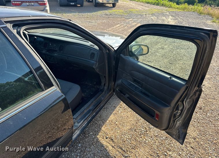 image for item EH6869 2010 Ford Crown Victoria Police Interceptor 