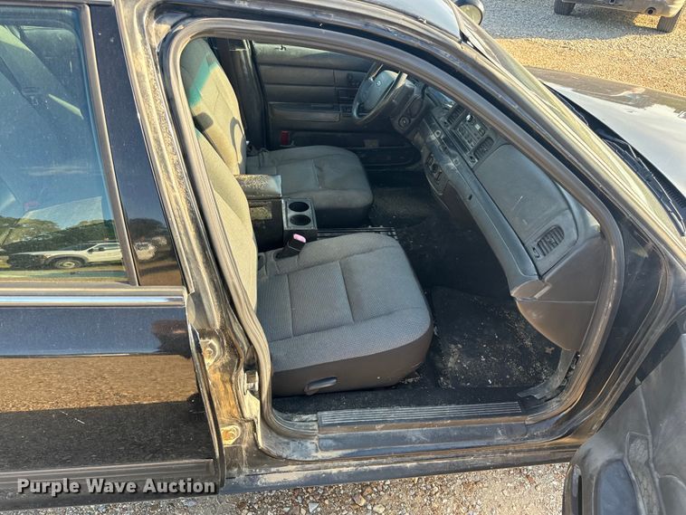 image for item EH6869 2010 Ford Crown Victoria Police Interceptor 