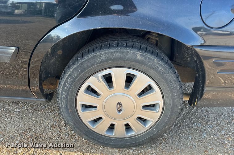 image for item EH6869 2010 Ford Crown Victoria Police Interceptor 