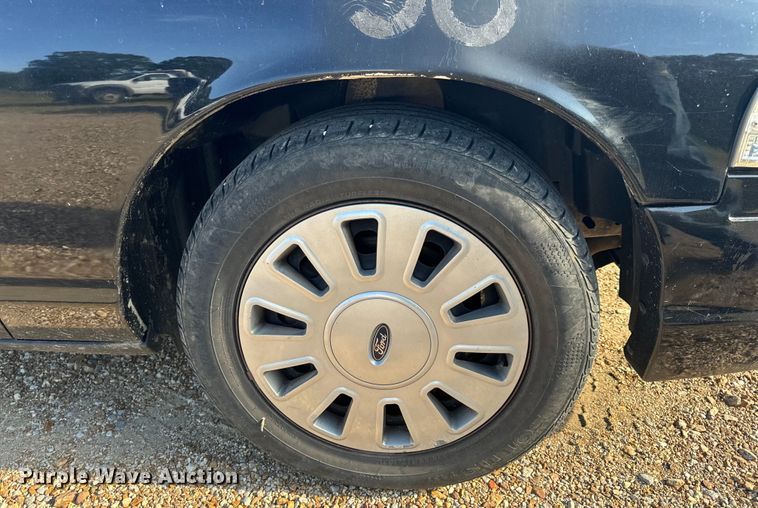 image for item EH6869 2010 Ford Crown Victoria Police Interceptor 