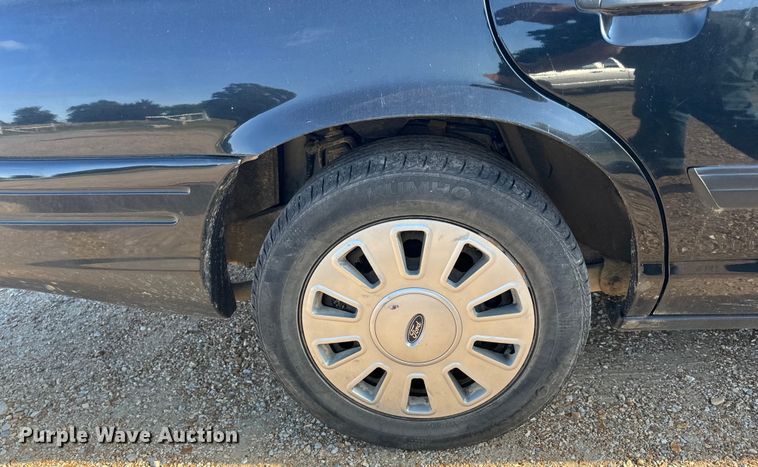 image for item EH6869 2010 Ford Crown Victoria Police Interceptor 