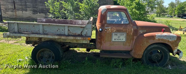 image for item EJ2787 1950 Chevrolet 4100 dump truck