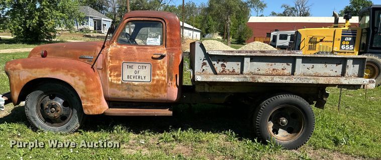 image for item EJ2787 1950 Chevrolet 4100 dump truck